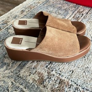 Dolce Vita 🐪Camel suede sandals